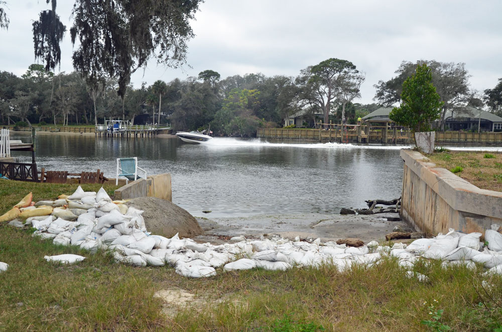 Who Has Right of Way at Boat Ramp Boating Etiquette 2023 Fishing Train